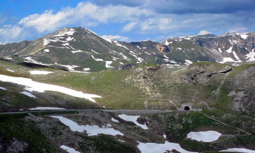 Zdjecie AUSTRIA / Karyntia - Tyrol wschodni / droga do Lodowca Pasterze  / Droga znika w tunelu
