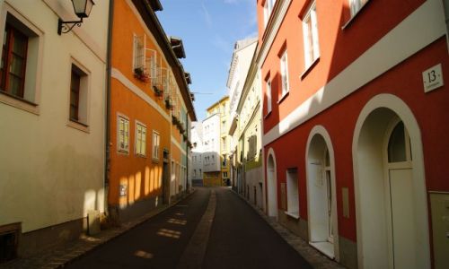 Zdjęcie AUSTRIA / - / Linz / Urocza barwna uliczka