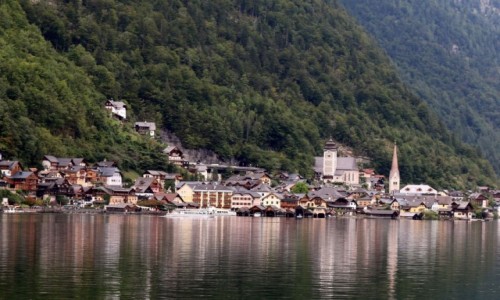 Zdjcie AUSTRIA / Salzkammergut / Hallstatt / Hallstatt w deszczowy dzie