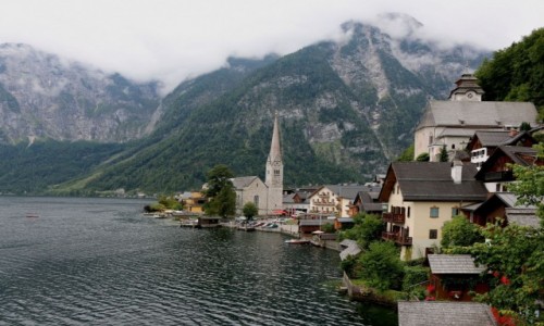 Zdjecie AUSTRIA / Salzkammergut / Hallstatt / Hallstatt w deszczowy dzie