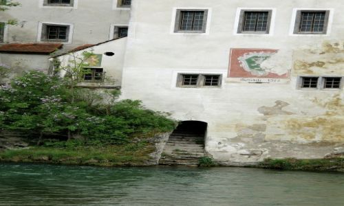 Zdjęcie AUSTRIA / Górna Austria / Steyr / wejście do domu nad rzeką