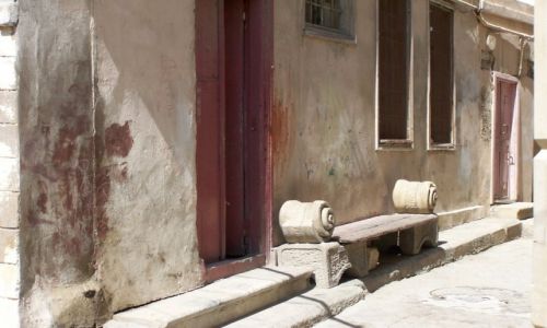 Zdjęcie AZERBEJDżAN / Baku / okolice Iceri Seher / ławeczka