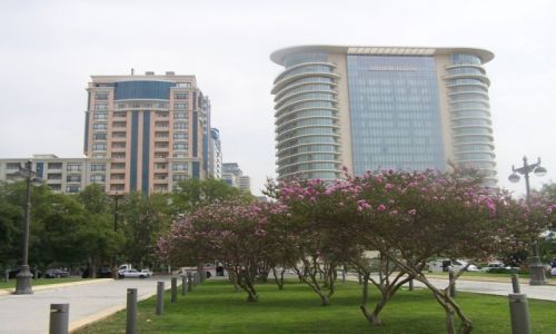 Zdjęcie AZERBEJDżAN / Baku / okolica Parlamentu / biurowiec Absheron