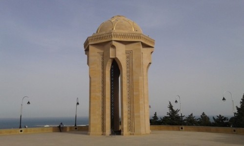 Zdjęcie AZERBEJDżAN / Baku / Baku / Kaplica/wieża z wiecznym ogniem, Aleja Męczenników, Baku
