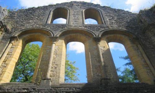 Zdjecie BELGIA / Waloski / Opactwo Notre-Dame d'Orval / Okno na wiat