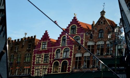 Zdjcie BELGIA / pn-zach Belgia / Brugia / Markt w krzywym zwierciadle