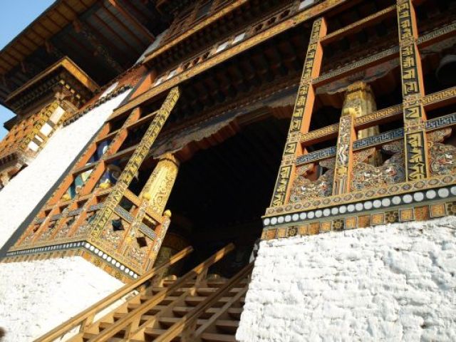 Zdjęcia: Punakha, Pięknie rzeźbione schody do Dzongu w Punakha, BHUTAN Zdjęcia: Punakha, Pięknie rzeźbione schody do Dzongu w Punakha, BHUTAN