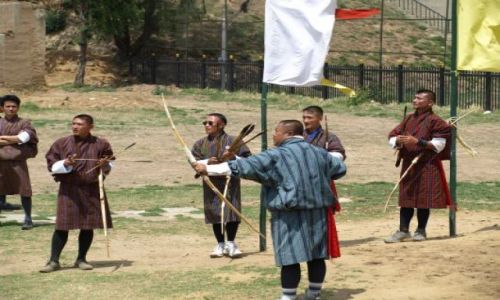 Zdjecie BHUTAN / brak / Thimpu / Narodowy sport strzelanie z łuku do tarczy 20cm z odl. 120 m