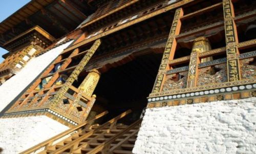 Zdjęcie BHUTAN / brak / Punakha / Pięknie rzeźbione schody do Dzongu w Punakha