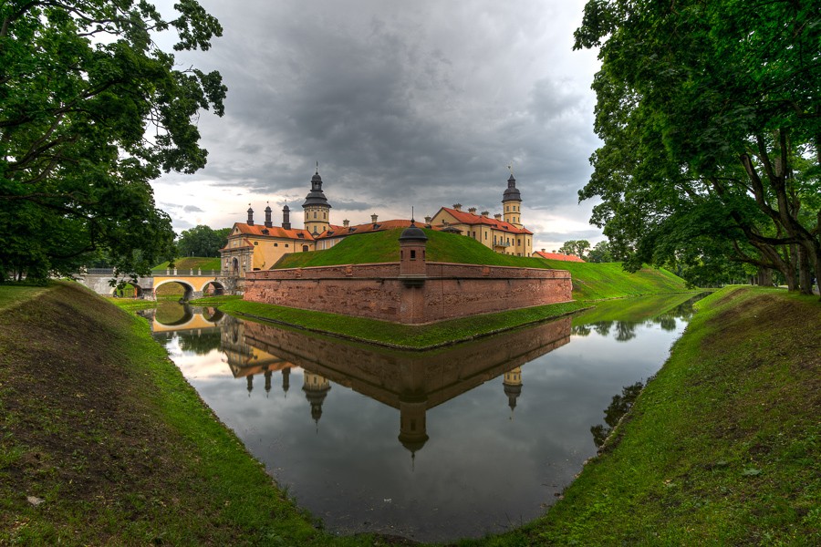 Zdjęcia: Nie¶wież, zamek Radziwiłów, BIAłORU¶ Zdjęcia: Nie¶wież, zamek Radziwiłów, BIAłORU¶