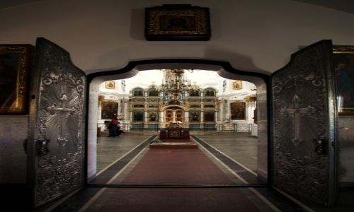 Zdjcie BIAORU / Misk / Katedralny sobr Zesania Ducha witego / Drzwi szeroko otwarte