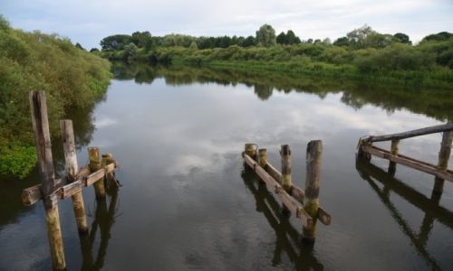 Zdjęcie BIAłORUś / obwód grodzieński / Delatycze / Widok na Niemen z drewnianego mostu