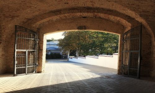 BIAłORU¶ / Grodno / Zamek królewski / Brama