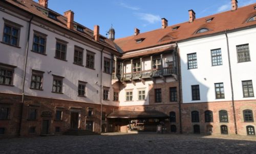 Zdjecie BIAORU / obwd grodzieski / Mir / Dziedziniec zamku