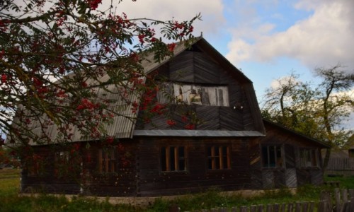 Zdjęcie BIAłORUś / Okręg Miński / Bryli / Chata z jarzębiną