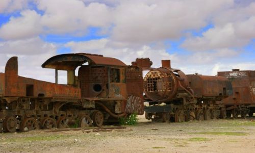 Zdjcie BOLIWIA / UYUNI / UYUNI / Stoi  na stacji  