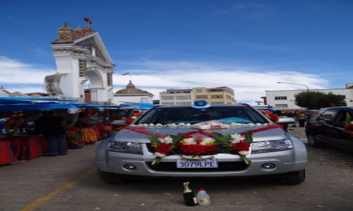 Zdjecie BOLIWIA / Copacabana / Targ obok sanktuarium / wicenie samochodw