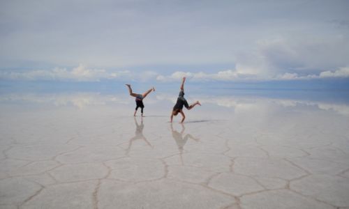 Zdjecie BOLIWIA / uyuni / uyuni / feet in the sky