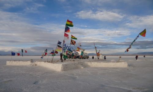 Zdjecie BOLIWIA / Potosi / Salar de Uyuni / Flagi