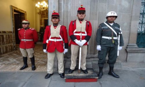 Zdjecie BOLIWIA / La Paz / La Paz / Warta honorowa