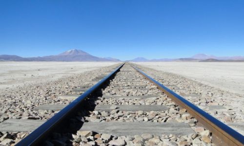 Zdjecie BOLIWIA / - / Salar de Uyuni / i cigle i w stron ......