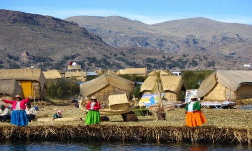 Zdjecie PERU / - / Jezioro Titicaca, wyspa Uros / Sza dzieweczka do laseczka...