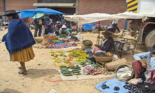 Zdjecie BOLIWIA / Chiqiusaca / Tarabuco / market w Tarabuco