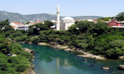 Zdjecie BOśNIA i HERCEGOWINA / brak / MOSTAR / MECZET WIDOK Z MOSTU