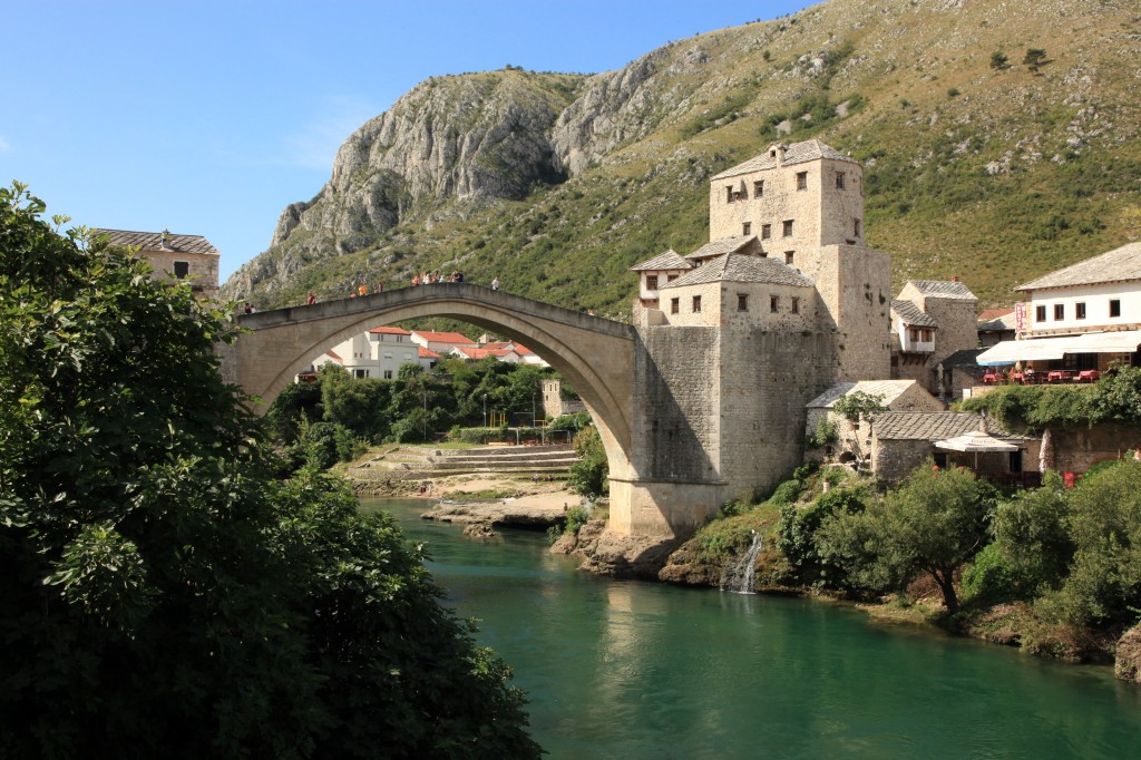 Zdjęcia: Rzeka Neretwa, Mostar, Most nad szmaragdową wodą, BOśNIA i HERCEGOWINA Zdjęcia: Rzeka Neretwa, Mostar, Most nad szmaragdową wodą, BOśNIA i HERCEGOWINA