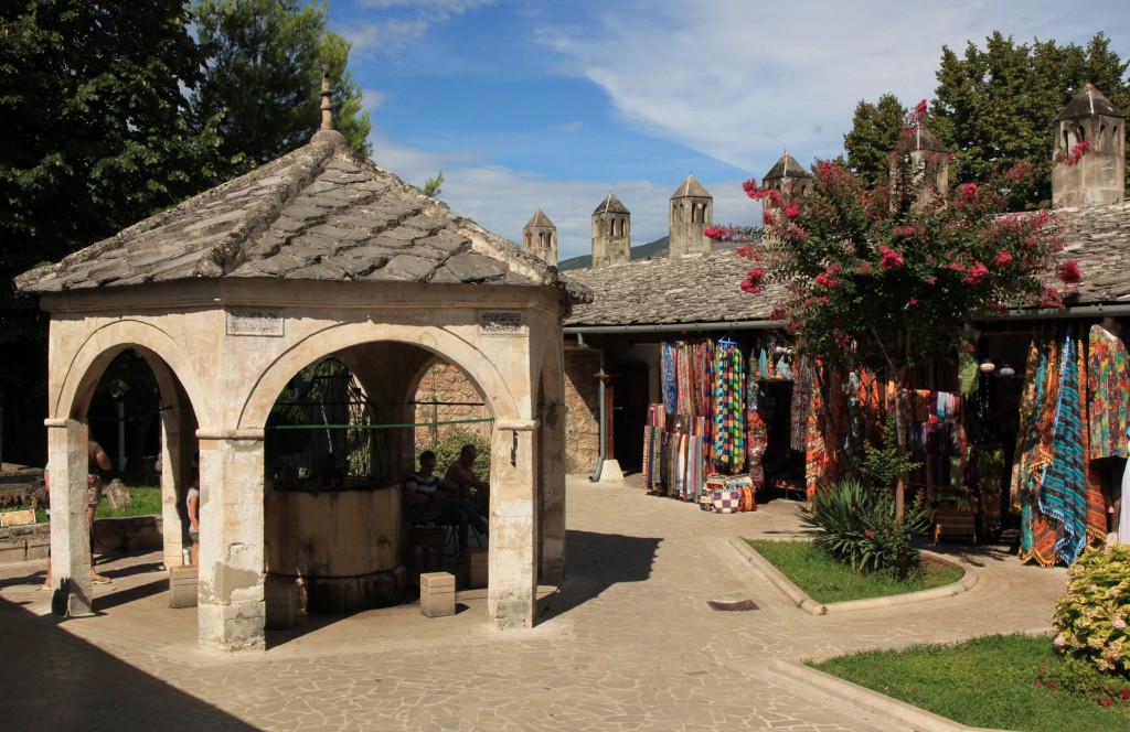 Zdjęcia: Mostar, Część południowa, Meczet Koski Mehmed-Paszy, studnia, BOśNIA i HERCEGOWINA Zdjęcia: Mostar, Część południowa, Meczet Koski Mehmed-Paszy, studnia, BOśNIA i HERCEGOWINA