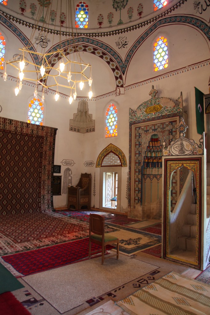 Zdjęcia: Nad rzeką Neretwa, Mostar, Meczet Koski Mehmed-Paszy, wnętrze, BOśNIA i HERCEGOWINA Zdjęcia: Nad rzeką Neretwa, Mostar, Meczet Koski Mehmed-Paszy, wnętrze, BOśNIA i HERCEGOWINA