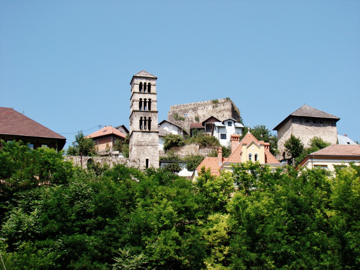 Zdjęcia: Jajce, centralna Bośnia, Jajce-fragment twierdzy z romańską dzwonnicą, BOśNIA i HERCEGOWINA Zdjęcia: Jajce, centralna Bośnia, Jajce-fragment twierdzy z romańską dzwonnicą, BOśNIA i HERCEGOWINA