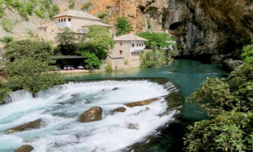 Zdjecie BONIA i HERCEGOWINA / Hercegowina / Blagaj / ju z oddali sycha szum wody...