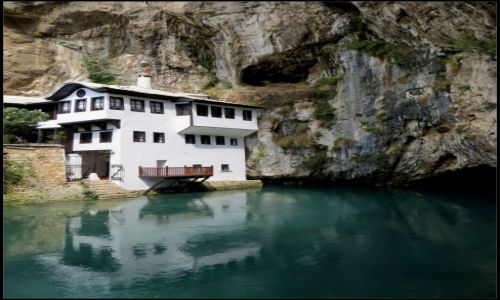 Zdjecie BONIA i HERCEGOWINA / - / Blagaj, klasztor Derwiszw / biae mury klasztoru...