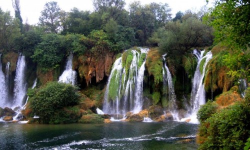 Zdjcie BONIA i HERCEGOWINA / Wodospady Kravica / Wodospady Kravica / ywioy przy Wodospadach Kravica 