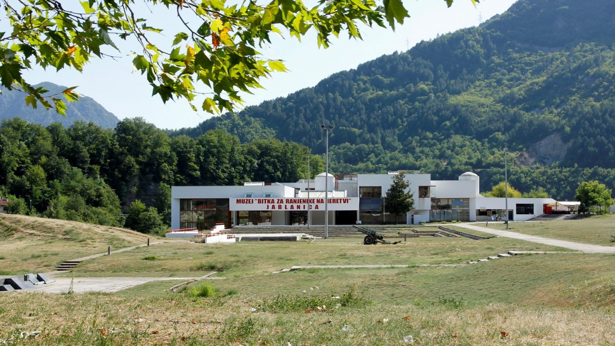 Zdjęcia: Jablanica, Hercegowina, Muzeum poświęcone Bitwie nad Neretwą, BOśNIA i HERCEGOWINA Zdjęcia: Jablanica, Hercegowina, Muzeum poświęcone Bitwie nad Neretwą, BOśNIA i HERCEGOWINA