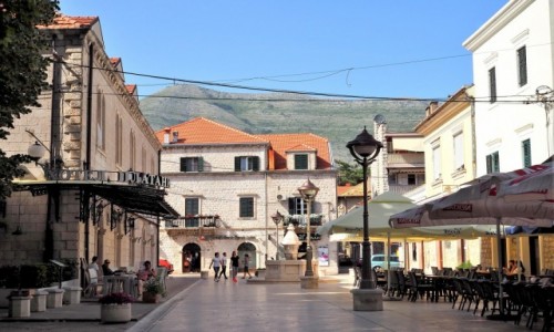 Zdjecie BONIA i HERCEGOWINA / Republika Serbska / Trebinje, centralny punkt starwki / w skwarze poudnia...