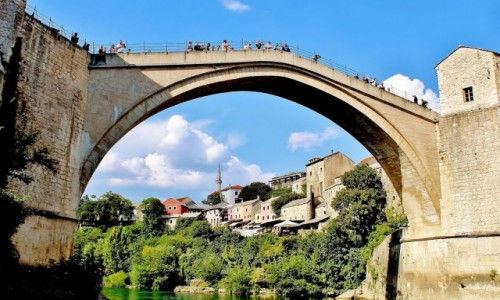 Zdjcie BONIA i HERCEGOWINA / Hercegowina / Mostar / Most w Mostarze/z drugiej strony/