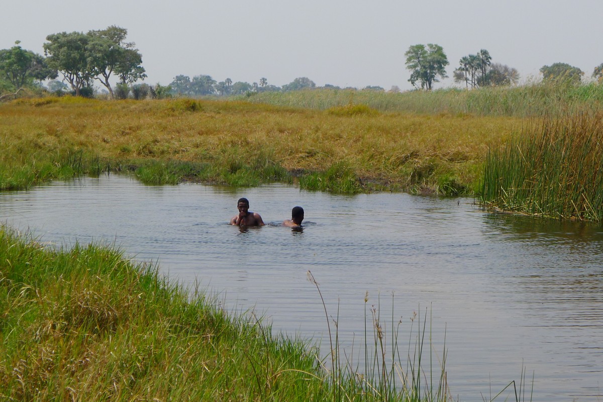 Zdjęcia: Delta Okawango, Północna Botswana , Łazienka  miejscowych mieszkańców, BOTSWANA Zdjęcia: Delta Okawango, Północna Botswana , Łazienka  miejscowych mieszkańców, BOTSWANA