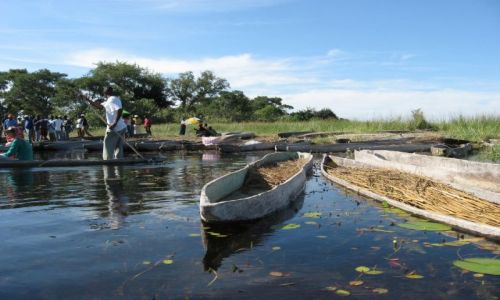 Zdjecie BOTSWANA / Okawango / delta Okawango / negocjacje przed wypłynięciem