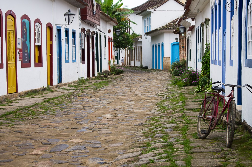 Zdjęcia: Paraty, prowincja Rio de Janeiro, urokliwa uliczka, BRAZYLIA Zdjęcia: Paraty, prowincja Rio de Janeiro, urokliwa uliczka, BRAZYLIA