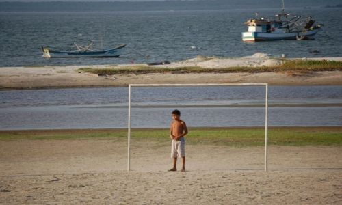 Zdjęcie BRAZYLIA / Wyspa miodowa / Ilha do Mel / Piłka nożna w porcie