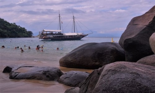 Zdjęcie BRAZYLIA / Wybrzeże w okolicach Paraty / Plaża przy jednej z oceanicznych wysp / Rejs szkunerem wokół wysepek