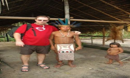 Zdjecie BRAZYLIA / Manaus / WIOSKA INDIAN  / SZWAGIER Z CÓRKĄ