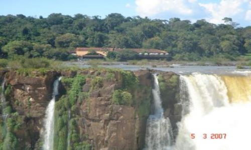 Zdjecie BRAZYLIA / wodospady FOZ DO IGUASU / granica argentynsko brazylijska / wodospady 