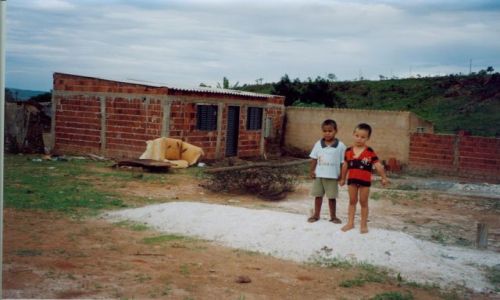 Zdjęcie BRAZYLIA / -Goias / Aquas Lindas / Ubogie dzieci
