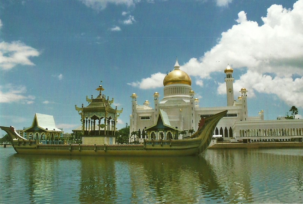 Zdjęcia: Bandar Seri Begawan, Capital, Meczet Omar Ali Saifuddien, BRUNEI Zdjęcia: Bandar Seri Begawan, Capital, Meczet Omar Ali Saifuddien, BRUNEI