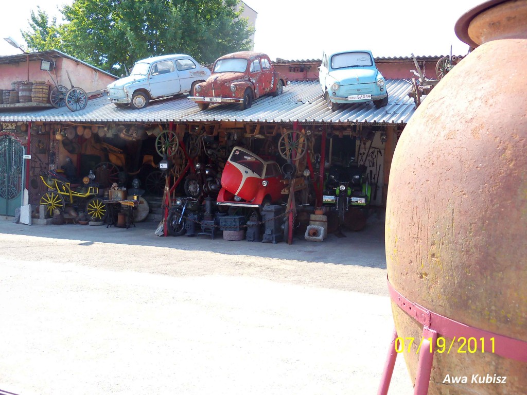 Zdjęcia: Okolice Melnika, Południe, Okolice Melnika - prywatne muzeum automobili, BUłGARIA Zdjęcia: Okolice Melnika, Południe, Okolice Melnika - prywatne muzeum automobili, BUłGARIA