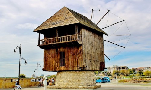 Zdjcie BUGARIA / obwd Burgas / Nesebyr / Wiatrak z XVIII wieku