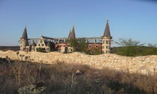 Zdjęcie BUłGARIA / gdzieś po drodze / w szczerym polu / Zamczysko w budowie